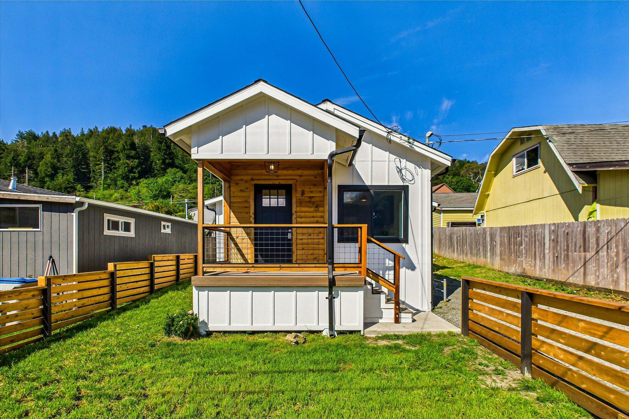 Property Photo: 875 Rio Dell Avenue CA 95562