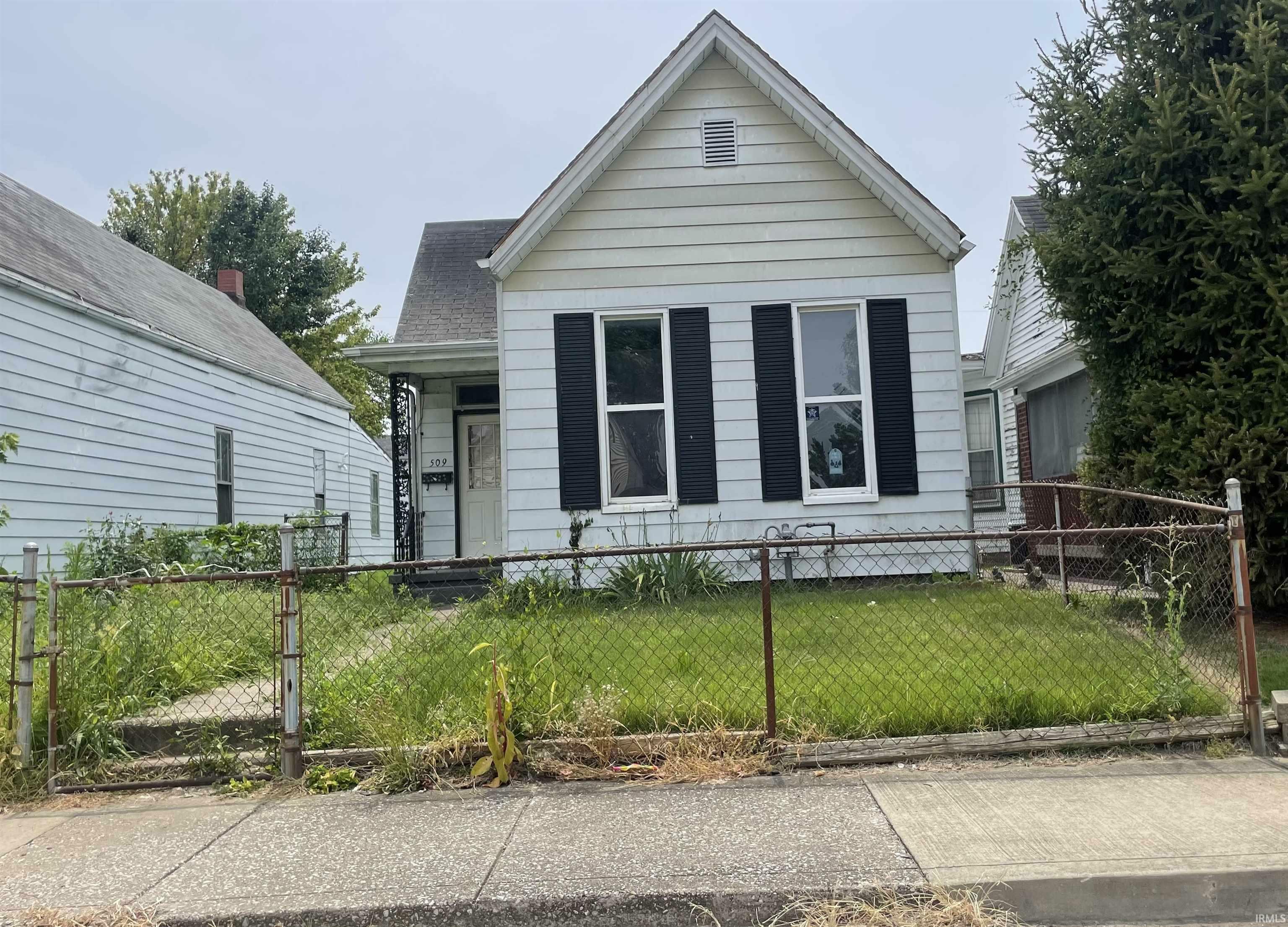 Property Photo:  509 E Iowa Street  IN 47711-6135 