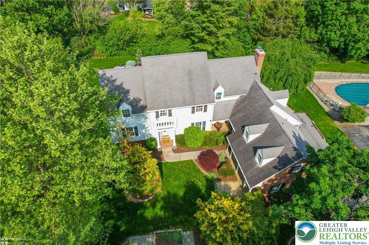 Property Photo:  1551 Wethersfield Drive  PA 18104 
