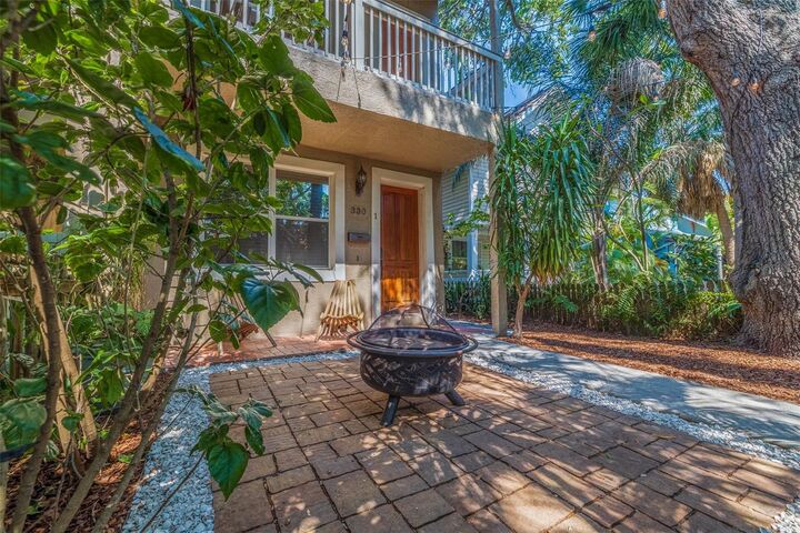 Property Photo:  330 Lang Court N 1  FL 33701 