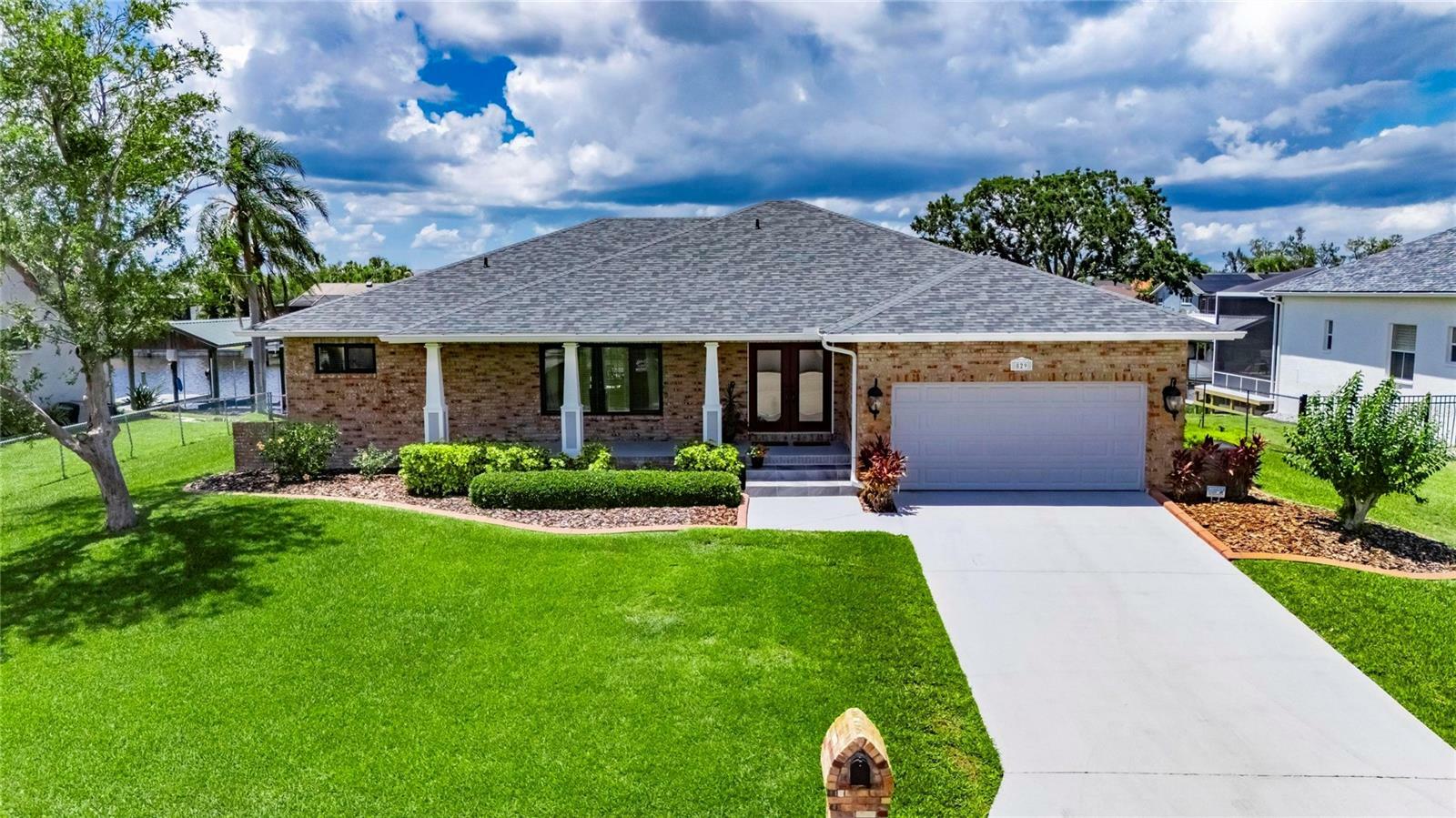 Property Photo: 829 Golf Island Drive FL 33572