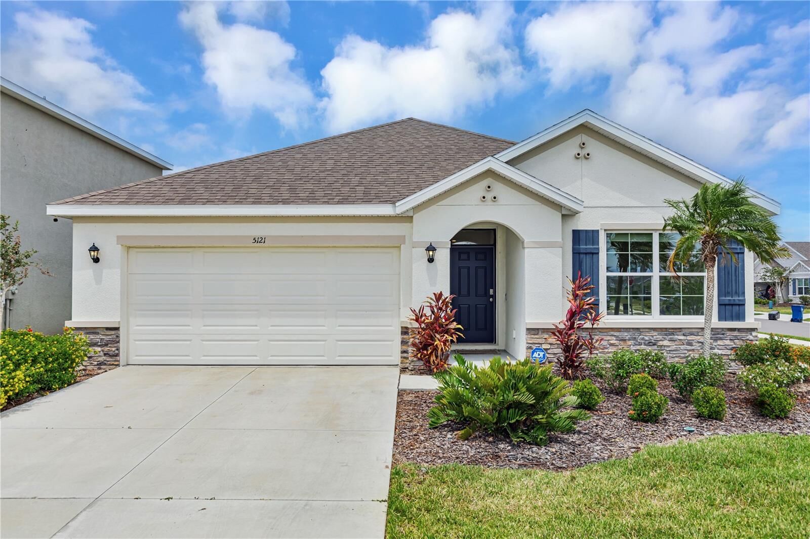 Property Photo: 5121 Sultana Cove FL 34211