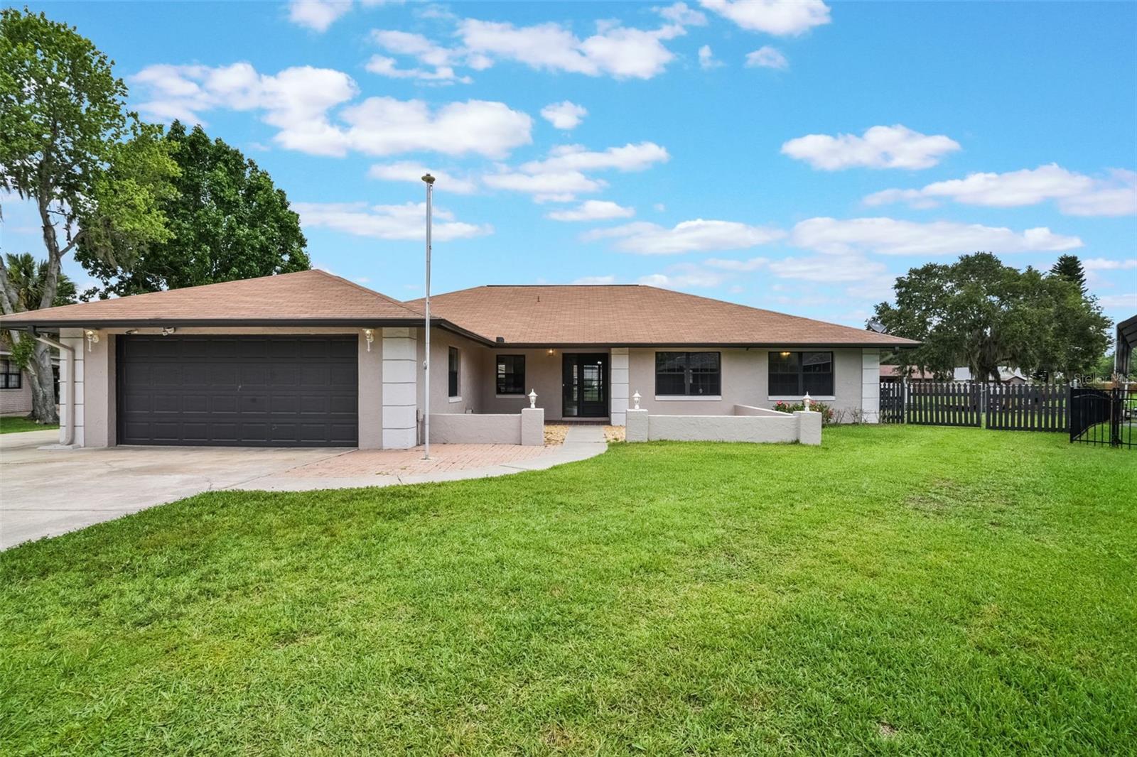 Property Photo: 1620 Texas Court FL 32778