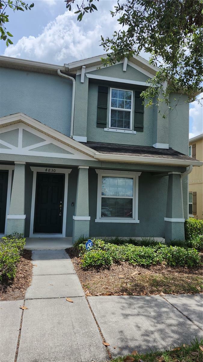 Property Photo: 4830 Chatterton Way FL 33578