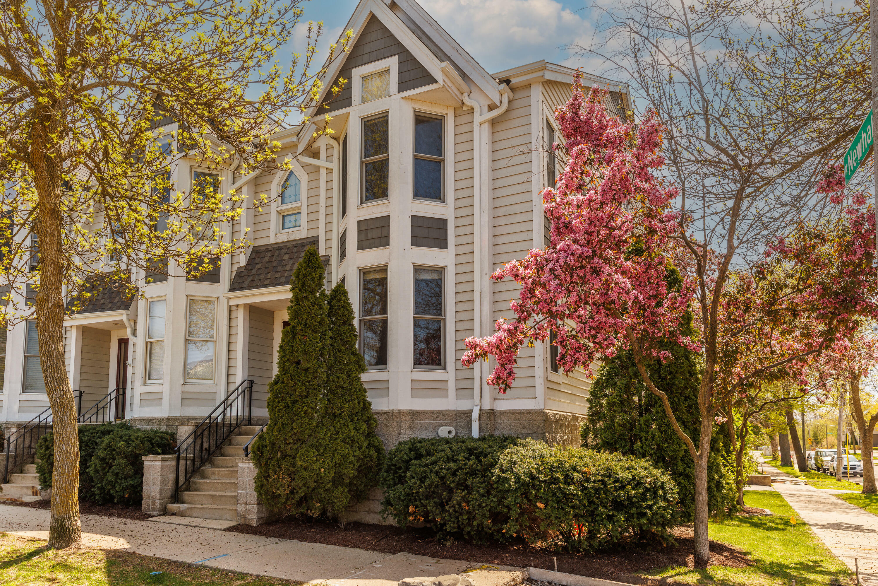 Property Photo: 1603 E Park Pl WI 53211