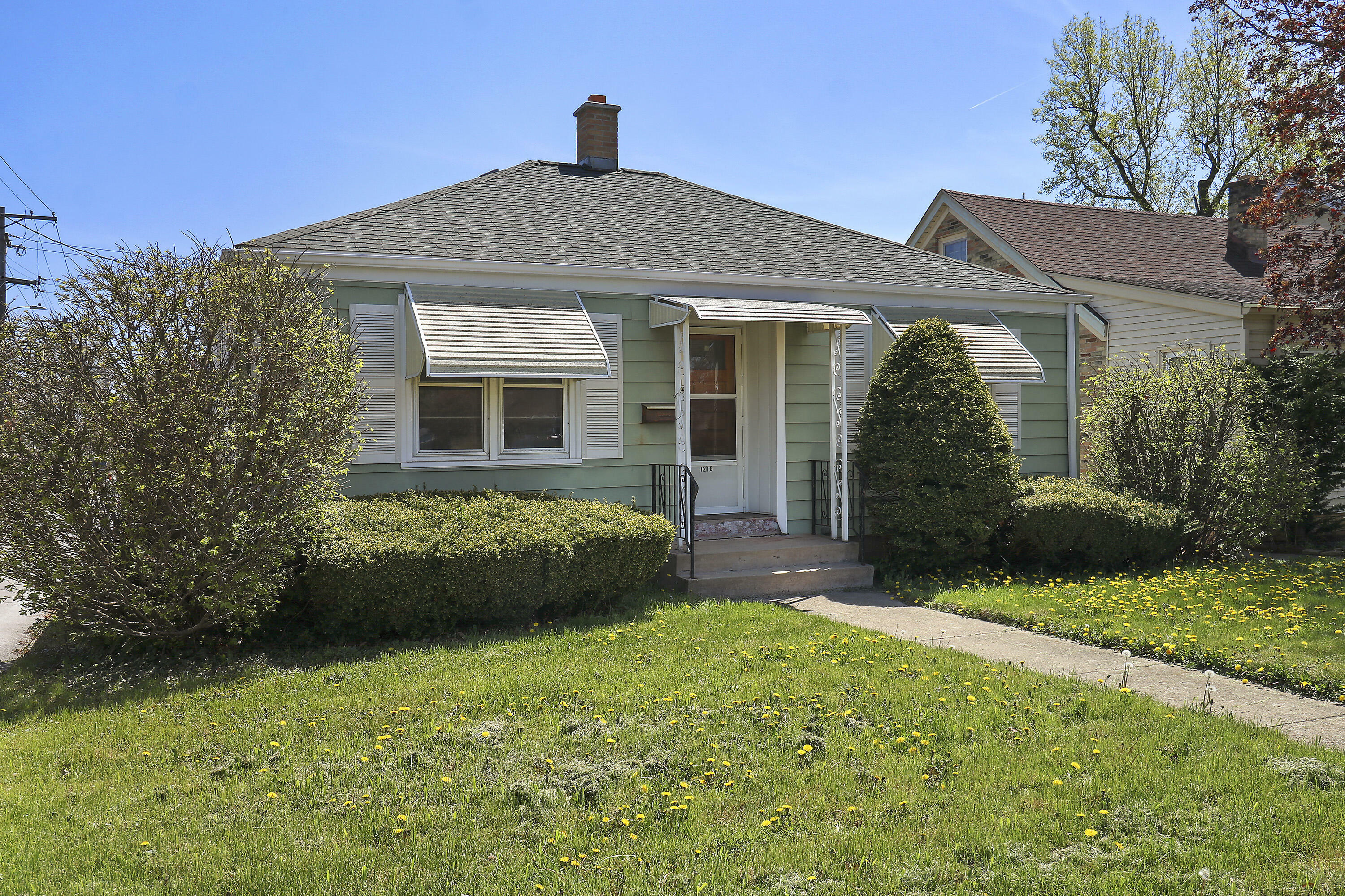 Property Photo: 1215 Lathrop Ave WI 53405