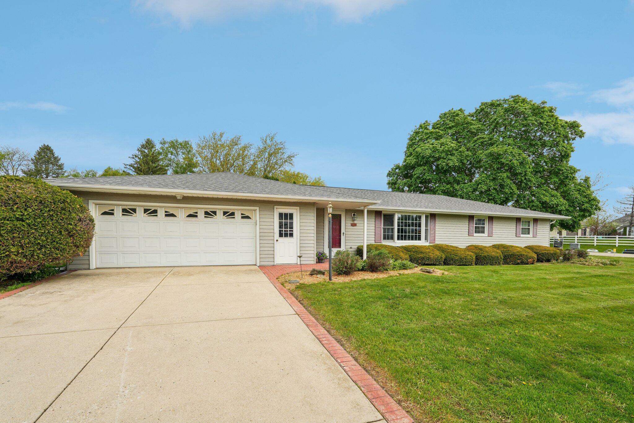 718 Marigold St  Oconomowoc WI 53066 photo