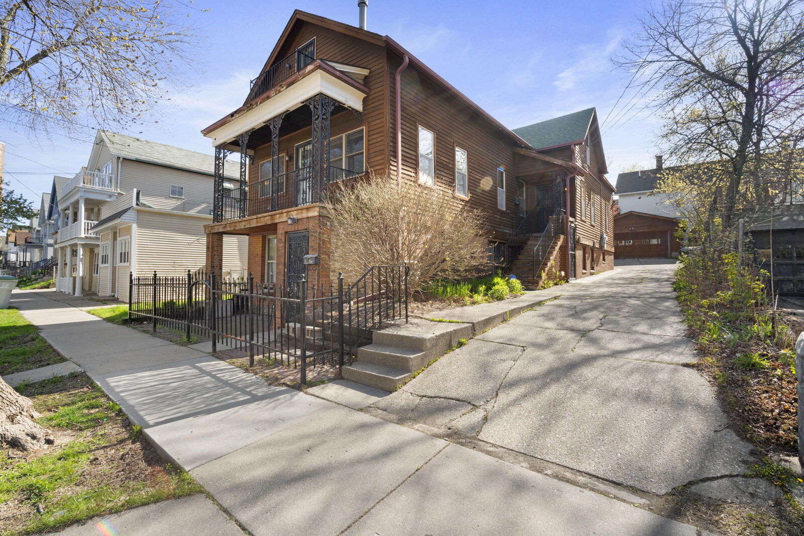 Property Photo: 1806 N Arlington Pl WI 53202