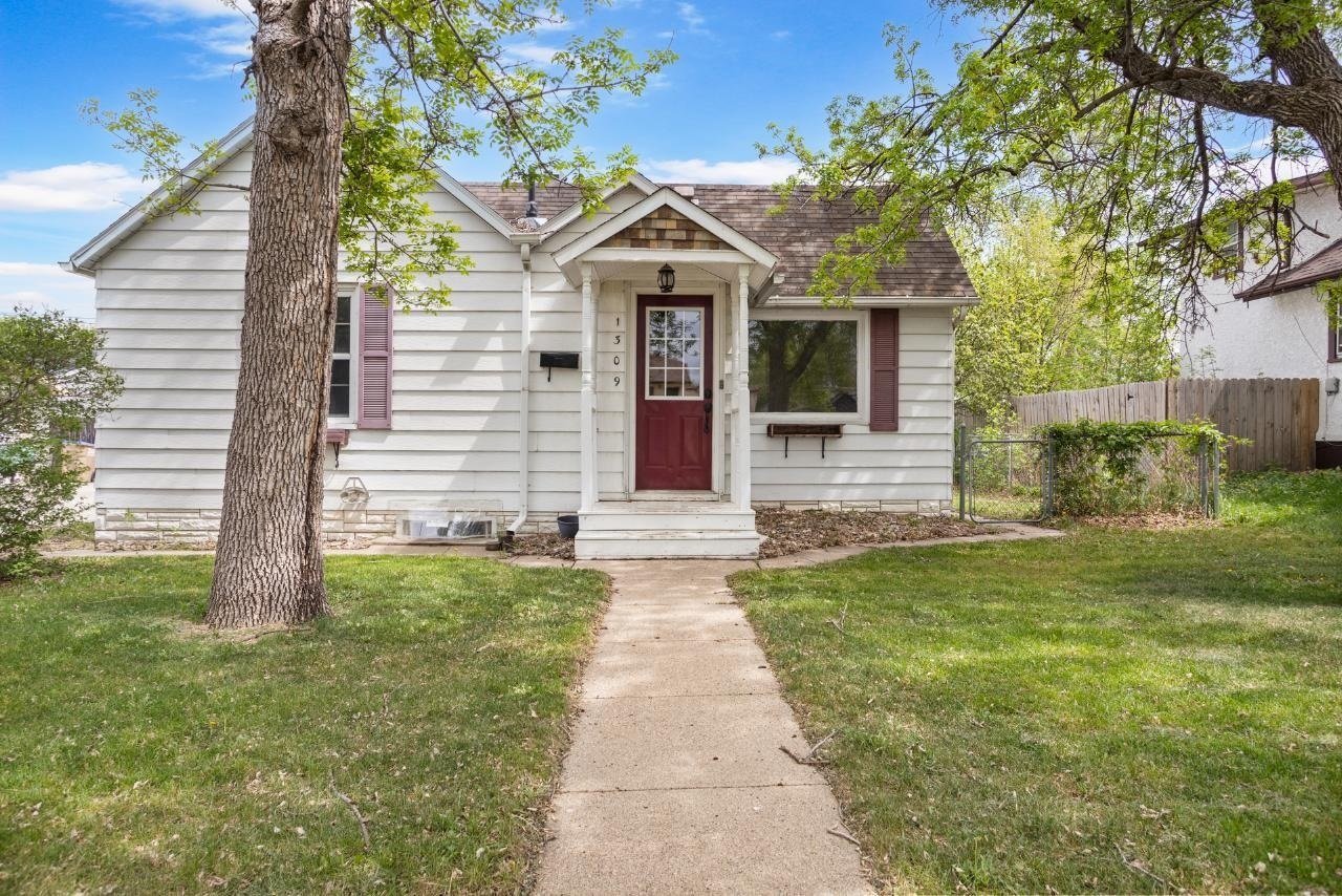 1309 1st St SE  Minot ND 58701 photo