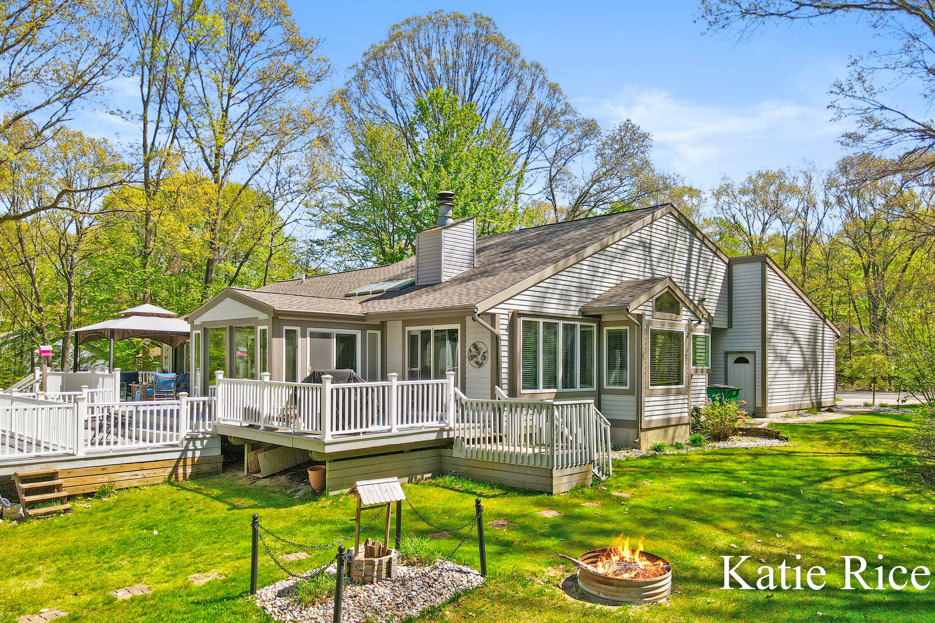 Property Photo: 6611 Burton Woods Drive MI 49461