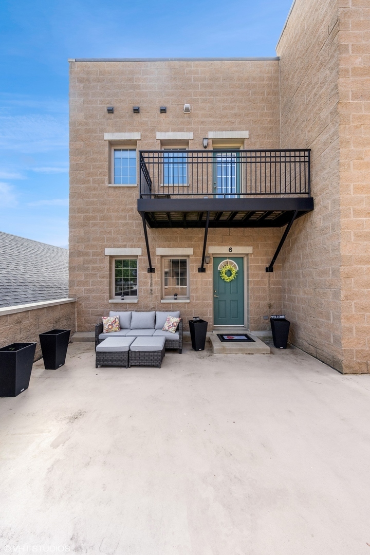 Property Photo: 210 N Cass Avenue 6 IL 60559
