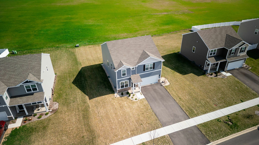 Property Photo: 2712 Berrywood Lane IL 60560