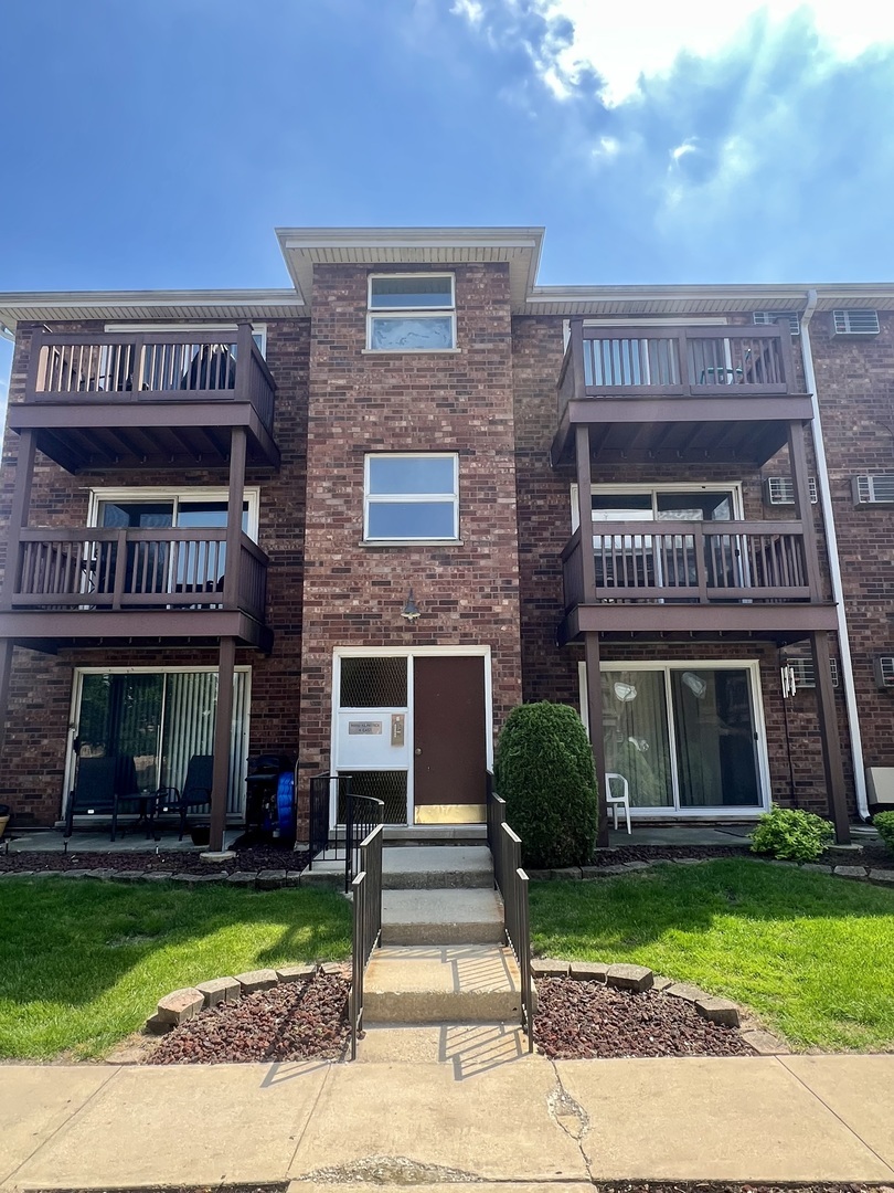 Property Photo: 14810 Kilpatrick Avenue 5E IL 60445