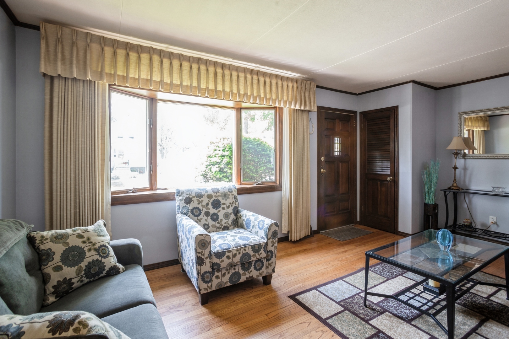 Property Photo: 814 Hollywood Avenue IL 60016