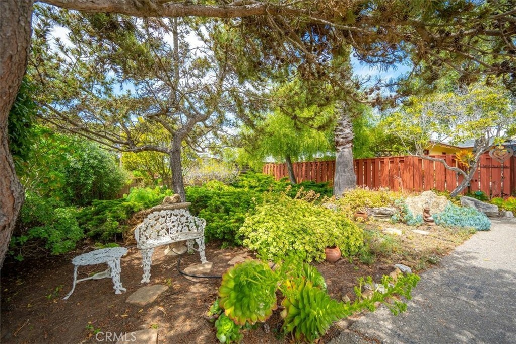 Property Photo:  1264 Vista Del Osos  CA 93402 