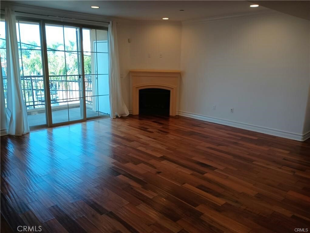 Property Photo: 837 N Hudson Avenue 305 CA 90038