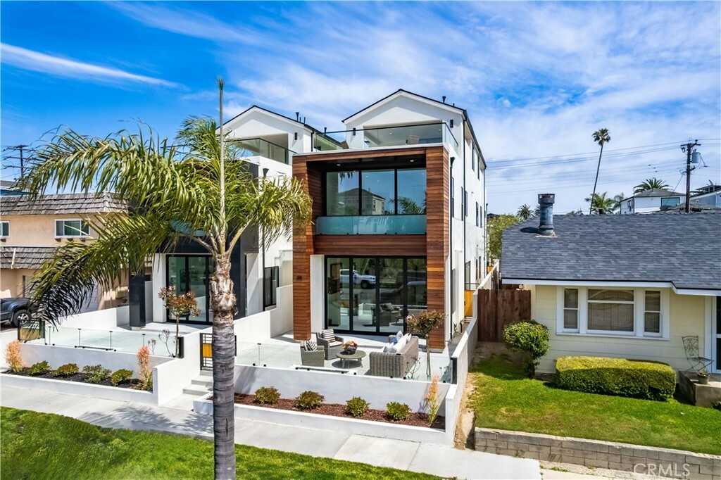 Property Photo: 518 8th Street CA 92648