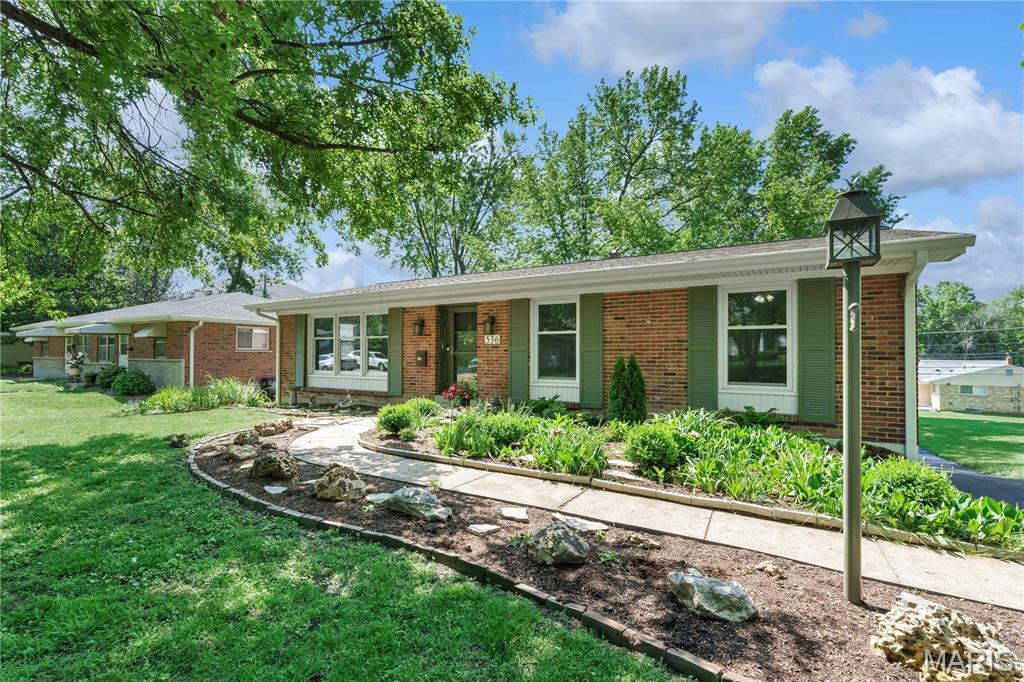 Property Photo: 536 Villa Gardens Drive MO 63122
