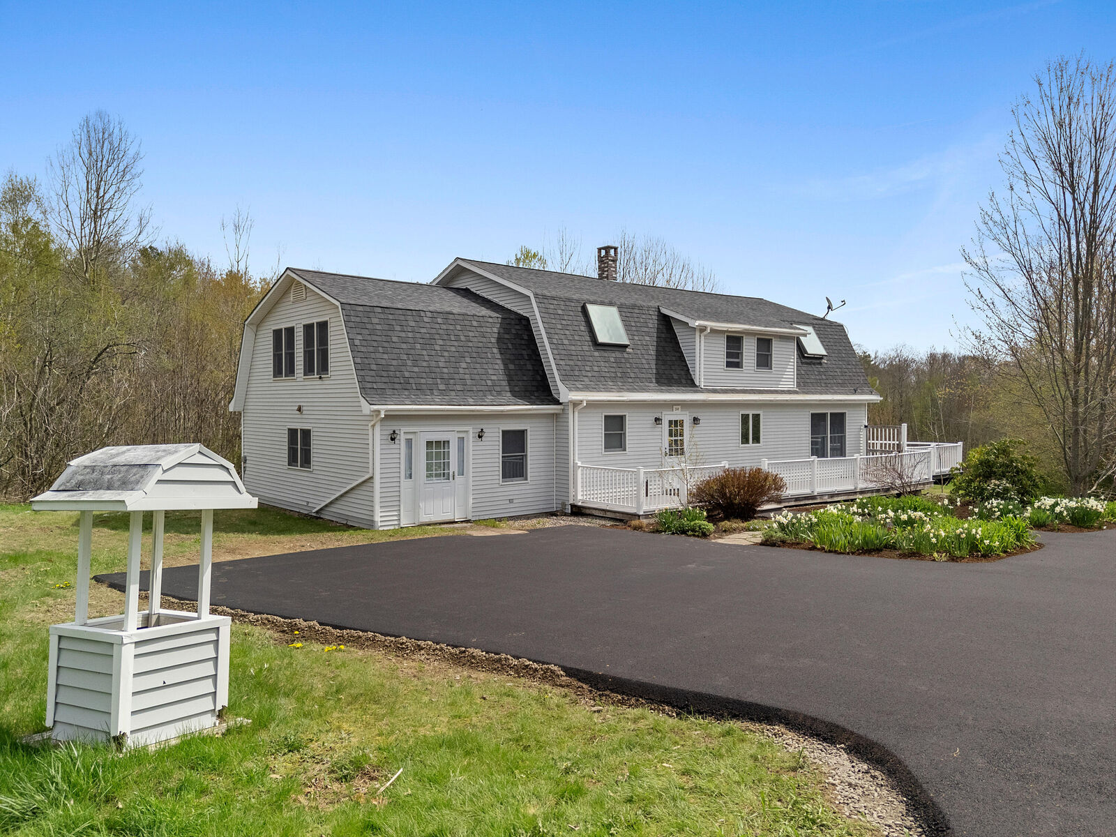 Property Photo: 289 W Washington Road ME 04574