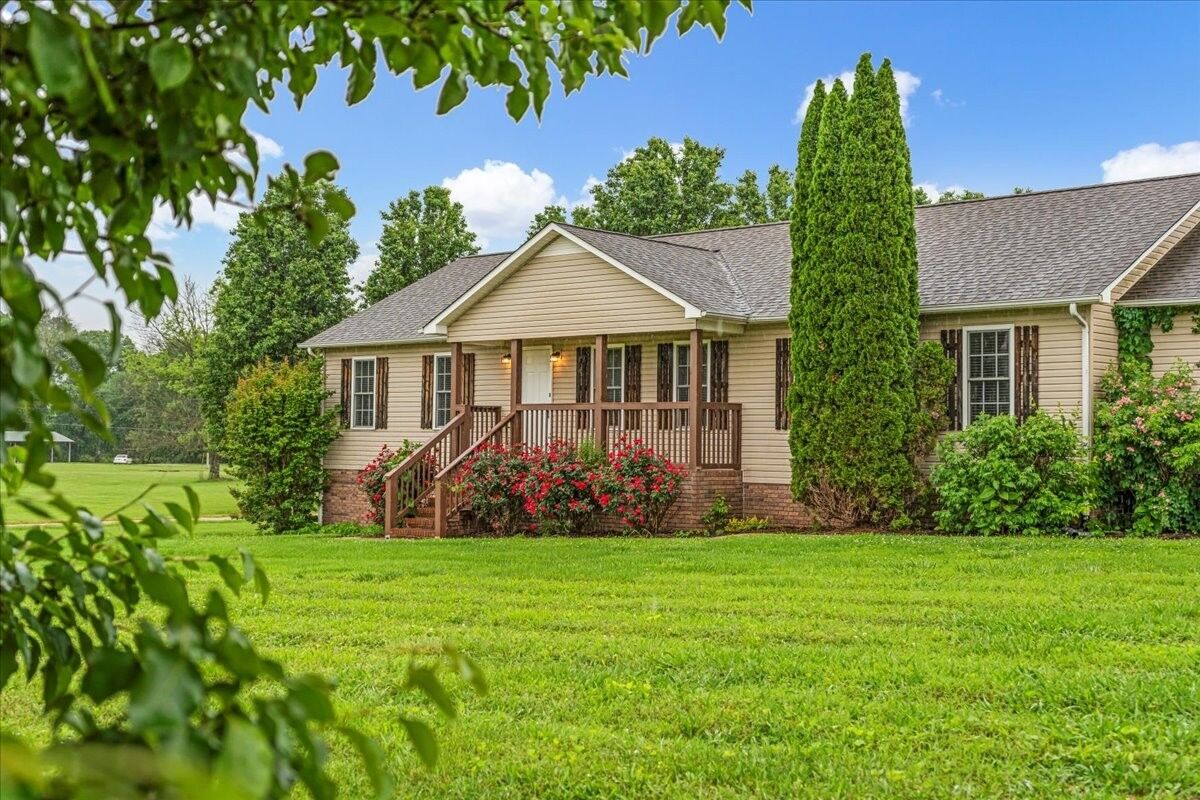 Property Photo:  205 Jackson St  TN 37318 