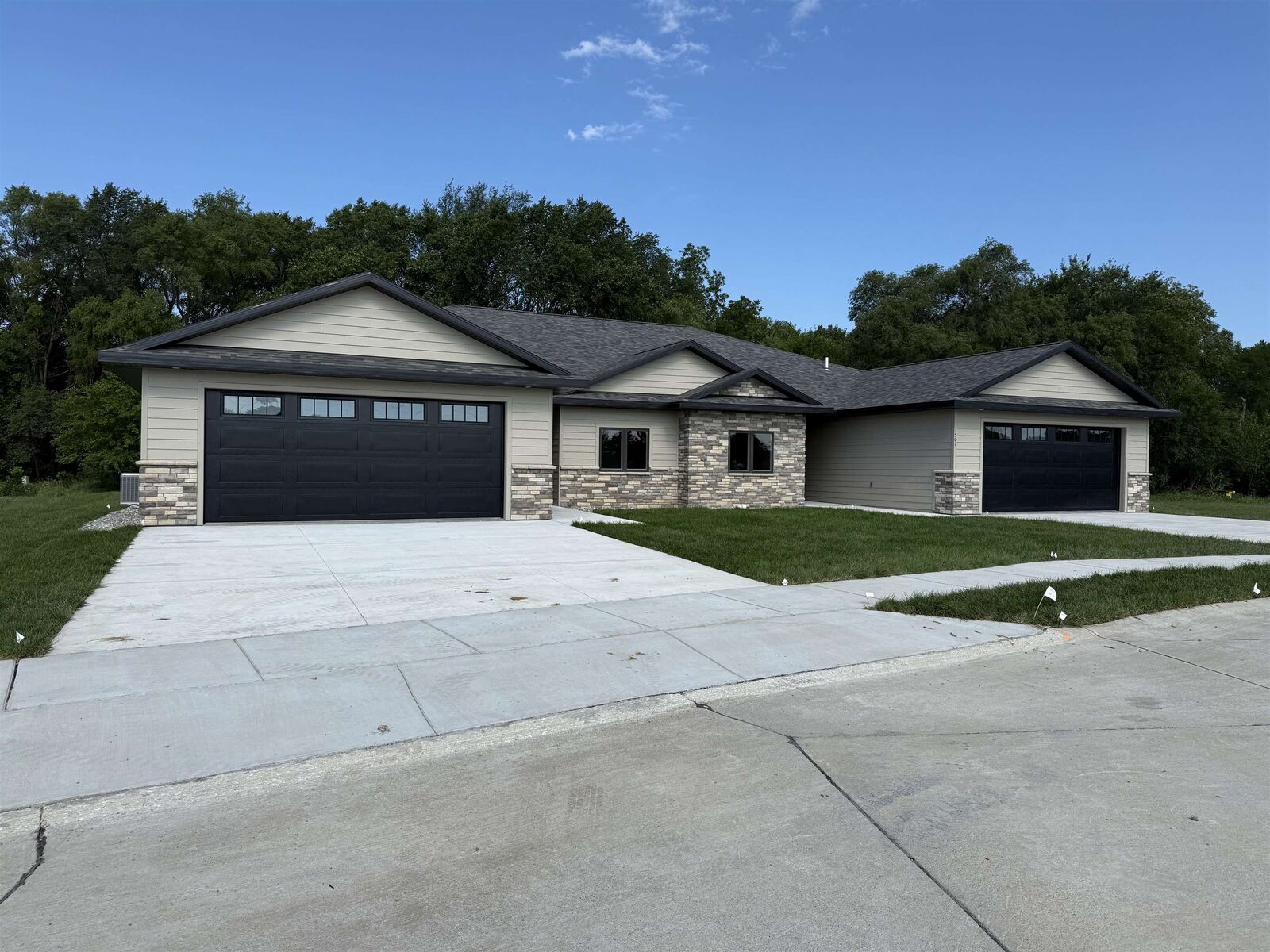 Property Photo:  1503 Regency Circle North  NE 68701 