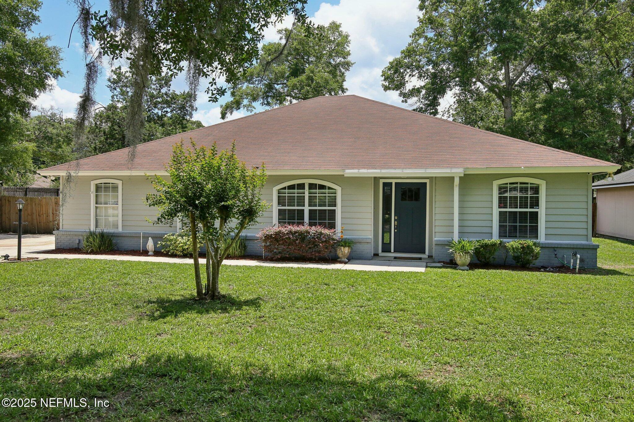Property Photo: 13198 Ebbtide Court FL 32225