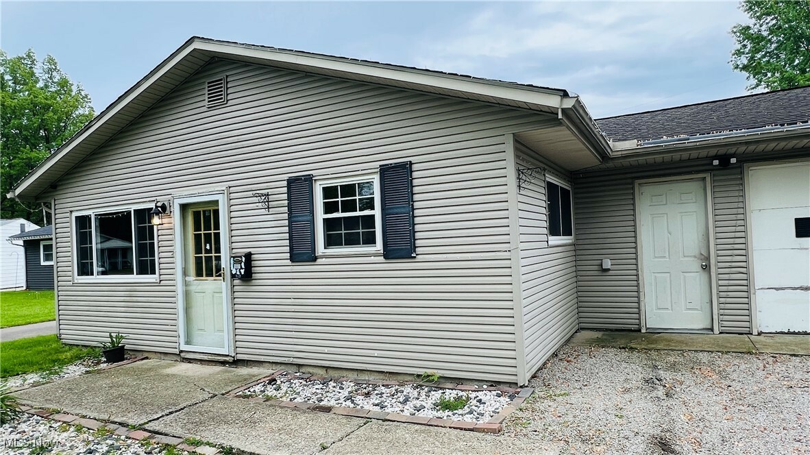 Property Photo: 989 Fairwood Boulevard OH 44035