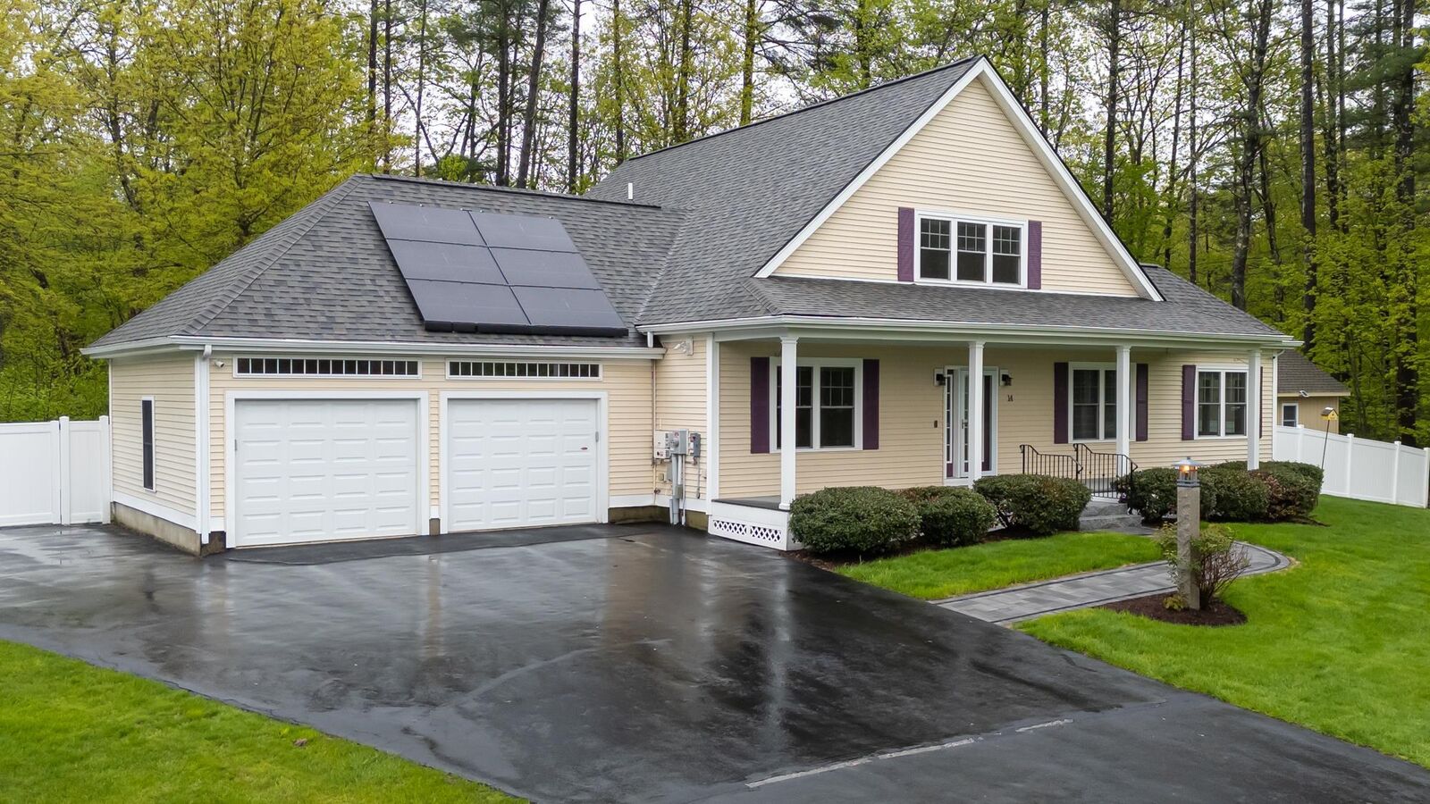 Property Photo:  14 Chandler Lane  NH 03031 