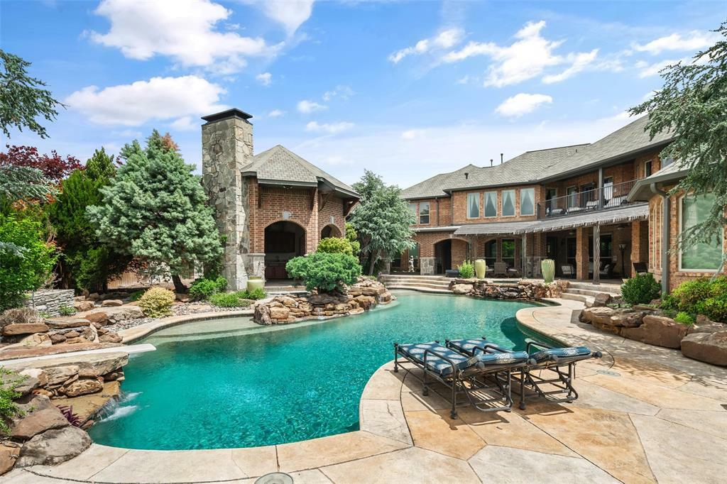 Property Photo: 2001 Creekridge Drive TX 75034