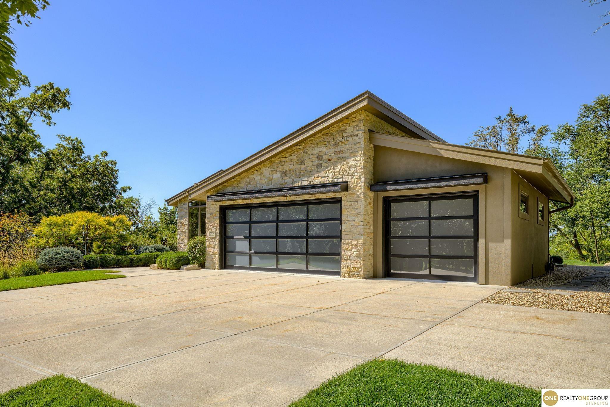 Property Photo: 21854 Hillandale Road NE 68022