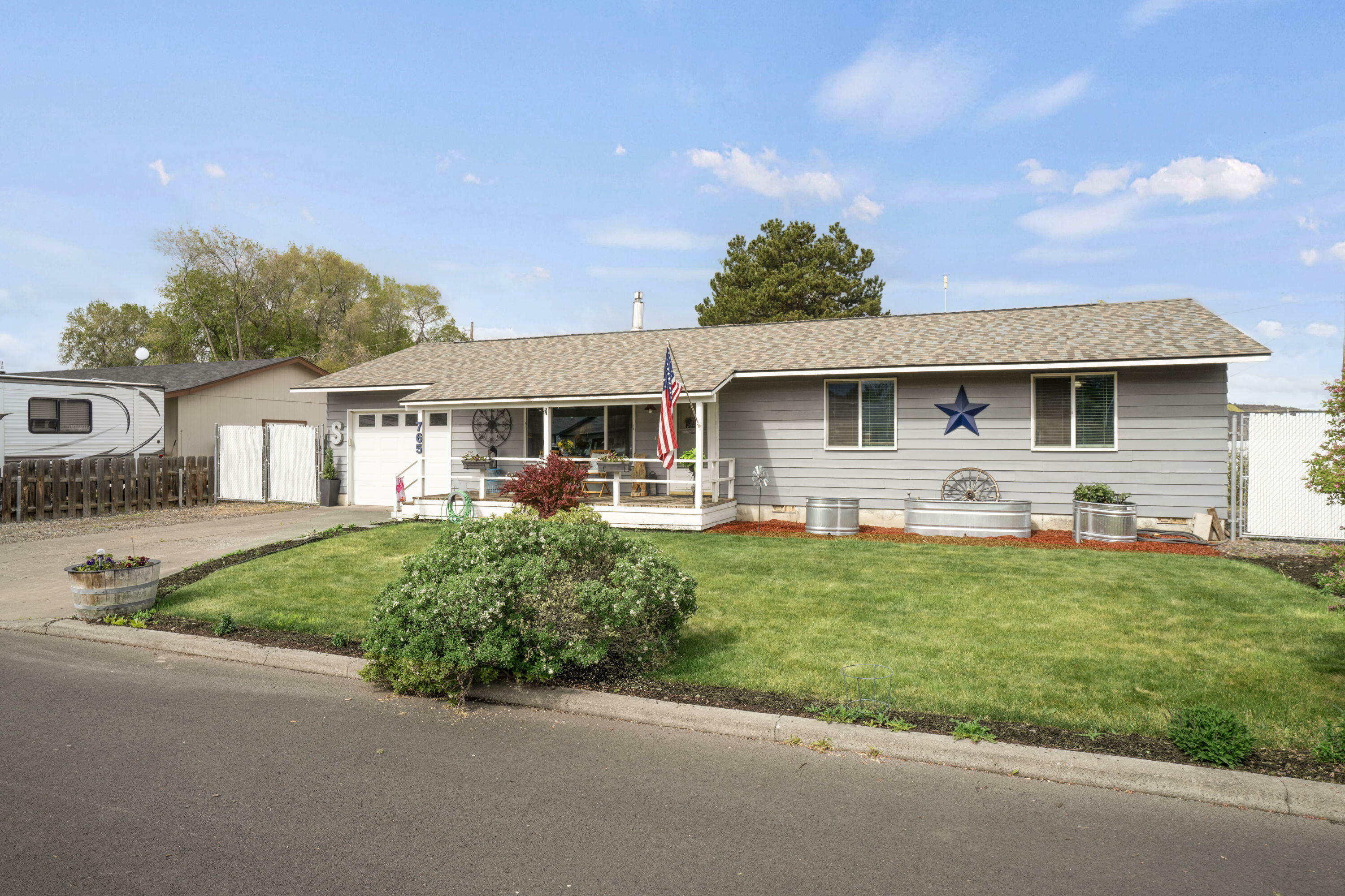 Property Photo: 765 SE Juniper Street OR 97754