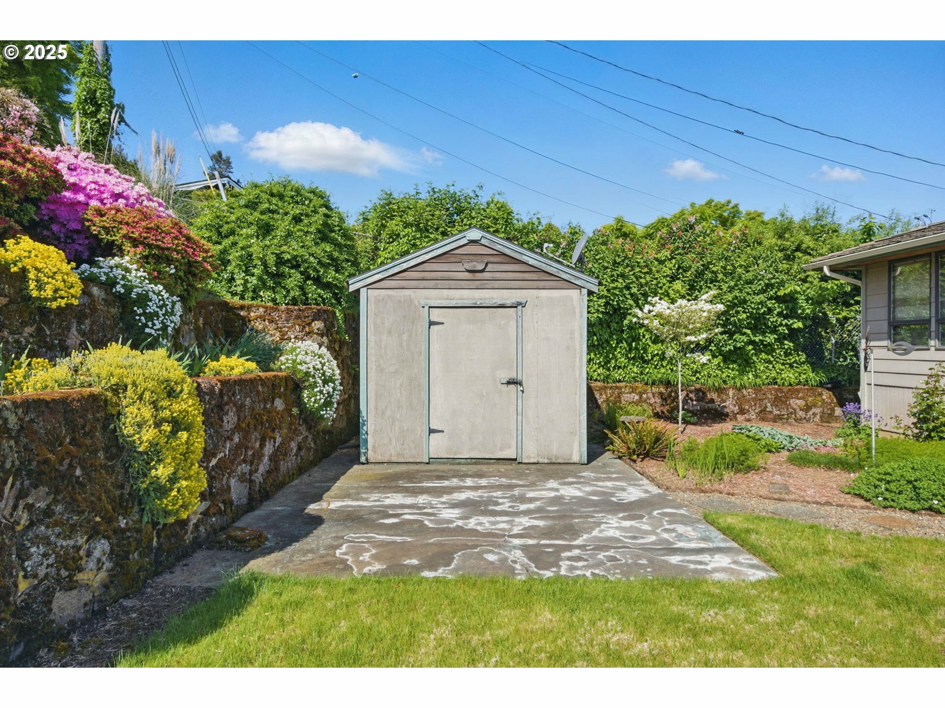 Property Photo: 3443 NE 121st Ave OR 97220