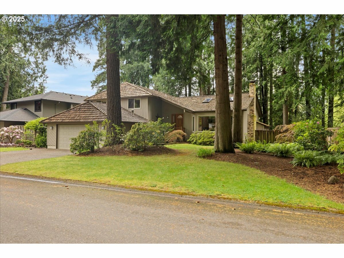 Property Photo: 17135 SW Rivendell Dr OR 97224