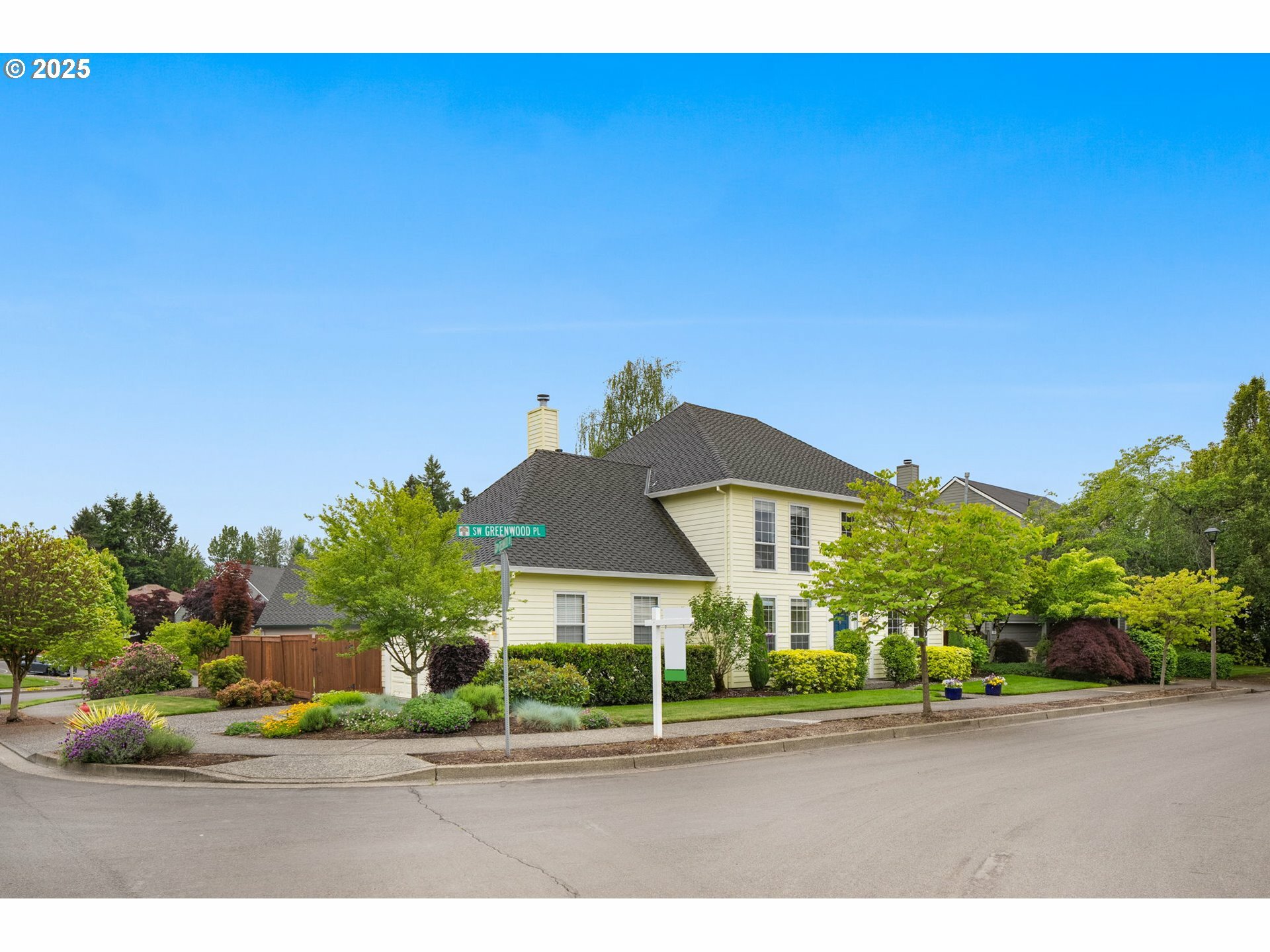 Property Photo: 5245 SW Greenwood Cir OR 97062