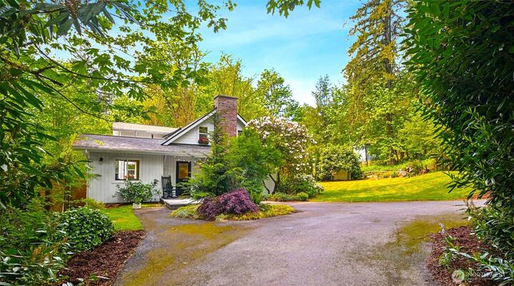 Property Photo: 15715 249 Avenue SE WA 98027