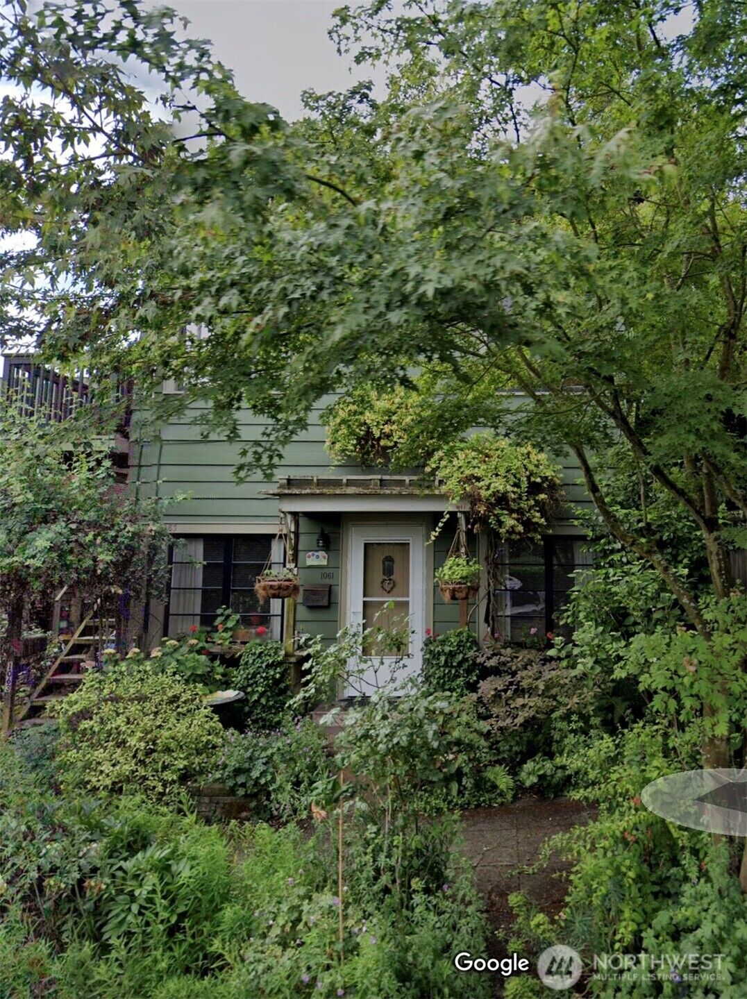 Property Photo: 1061 1063 E Lynn Street WA 98102