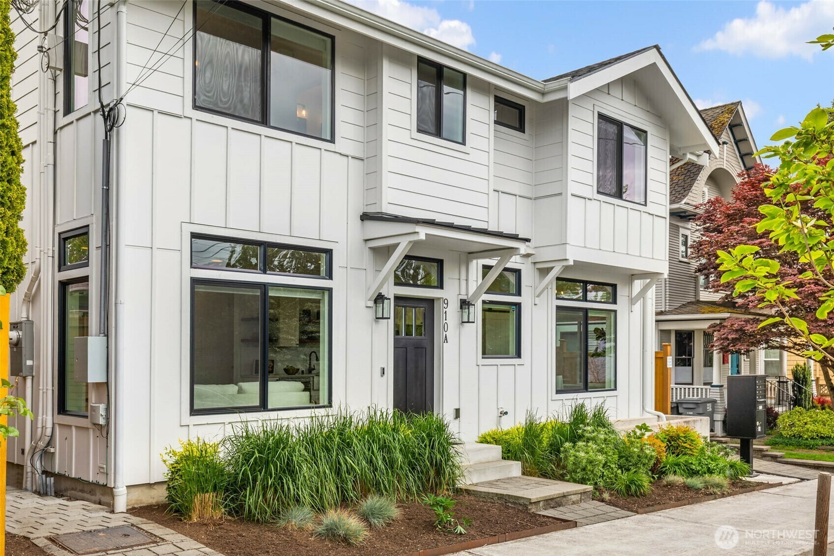 Property Photo: 910 A 24th Avenue S WA 98144