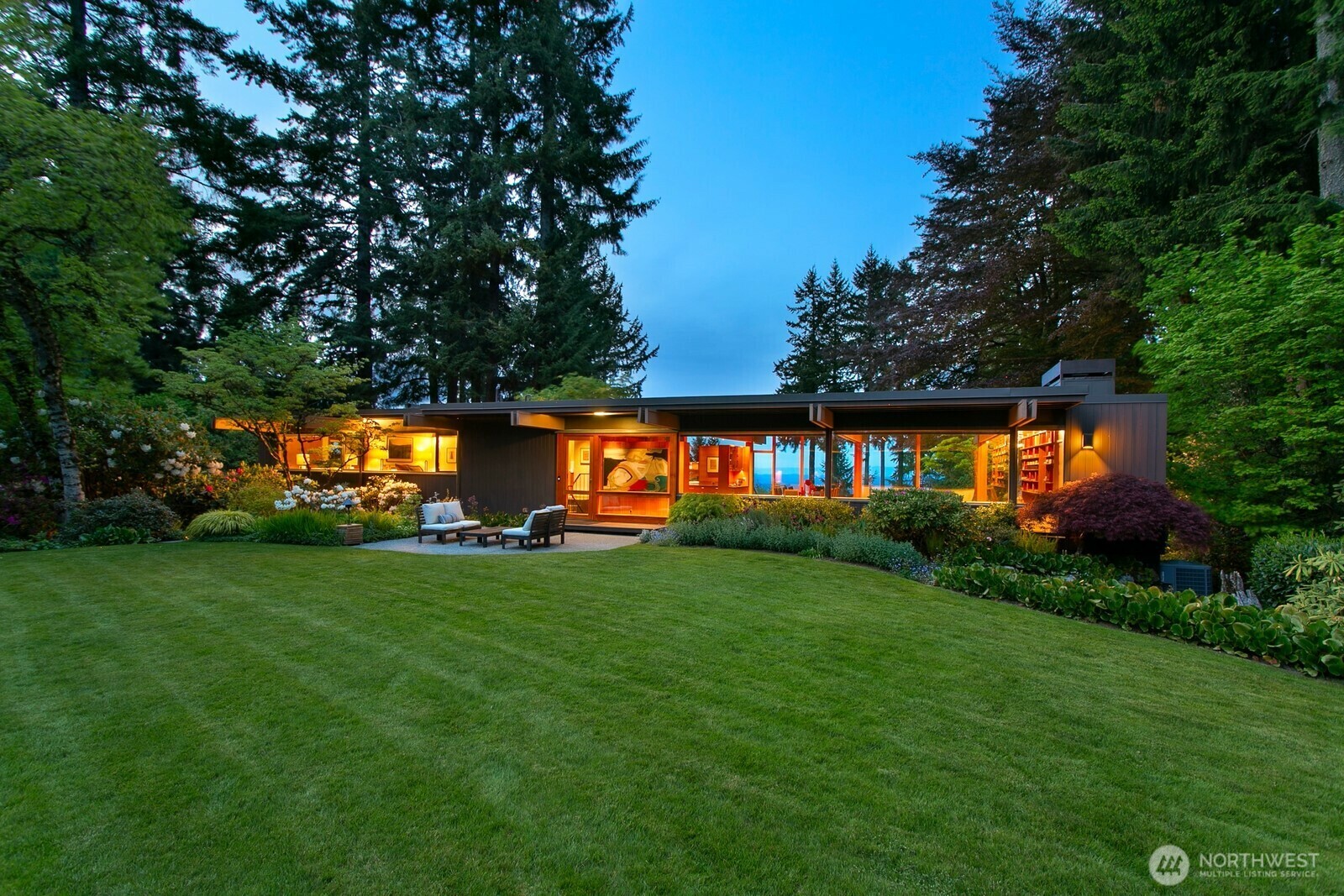 Property Photo: 14836 SE 54th Street WA 98006