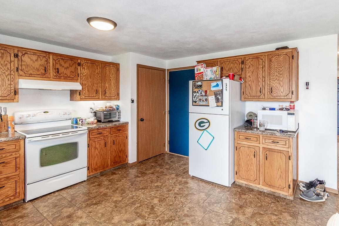 Property Photo:  2022 Peter Lane  WI 54140-1241 