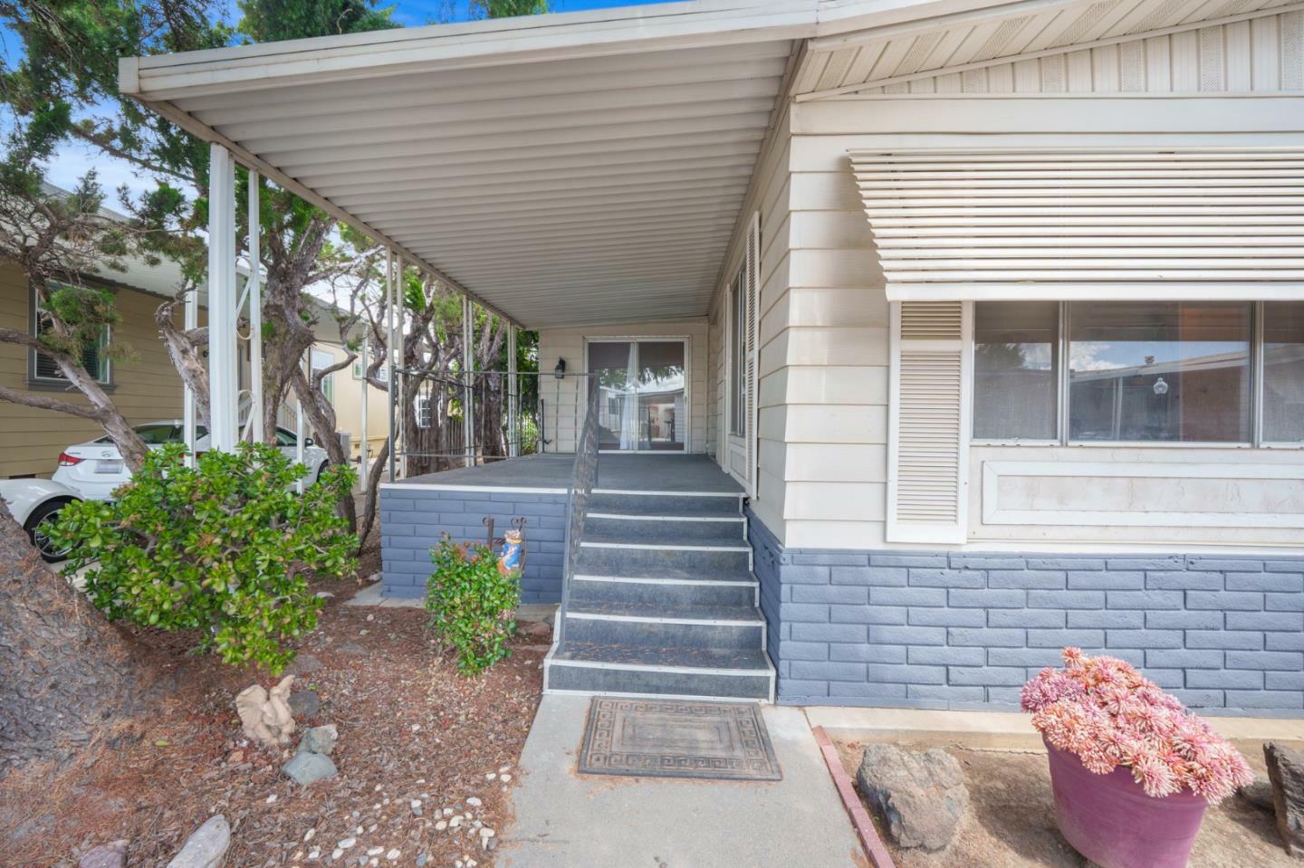 Property Photo: 275 Burnett Avenue 54 CA 95037