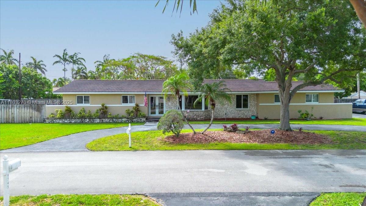 9750 SW 143rd Dr  Miami FL 33176 photo