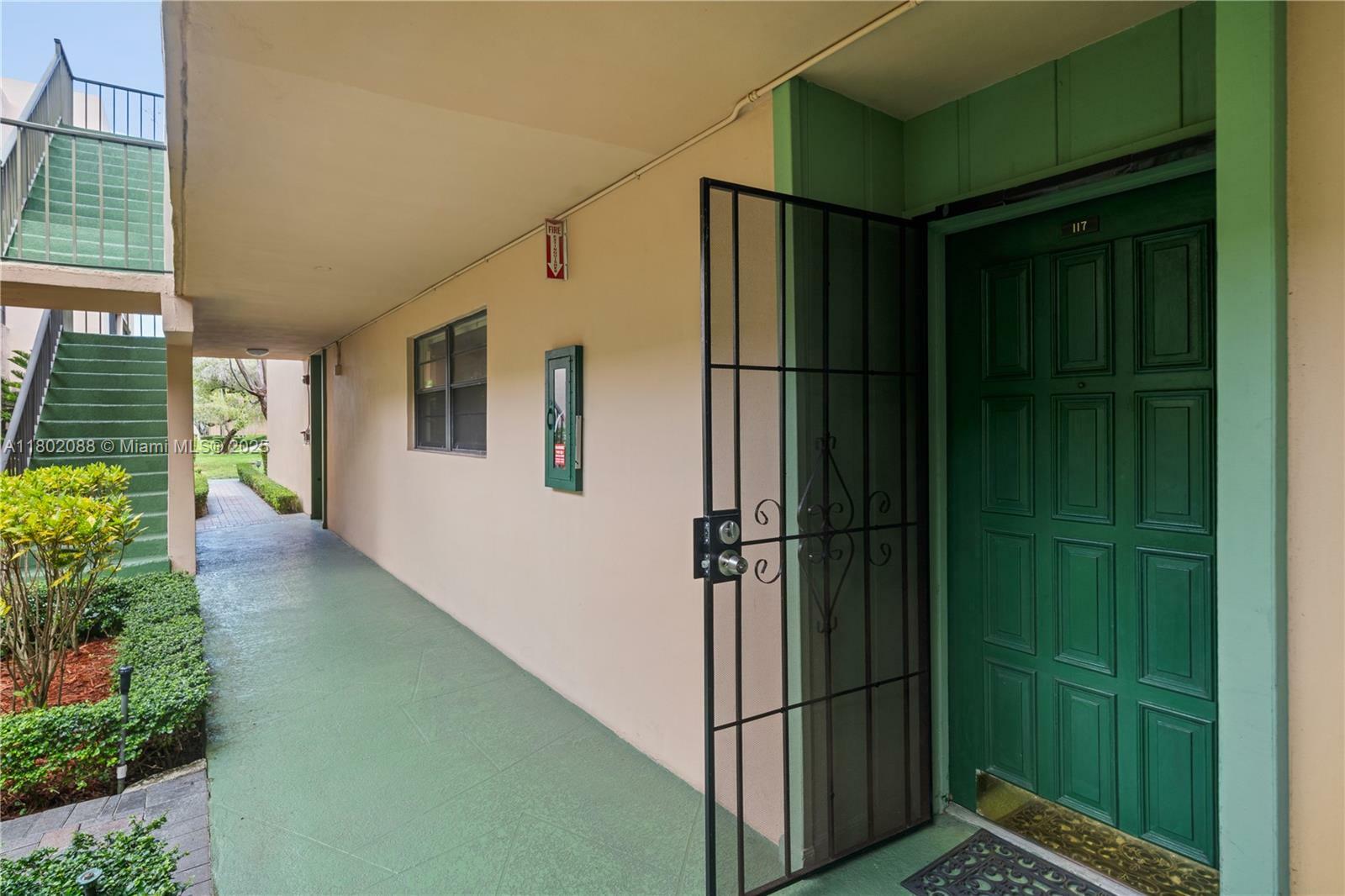 10525 SW 112th Ave 117  Miami FL 33176 photo