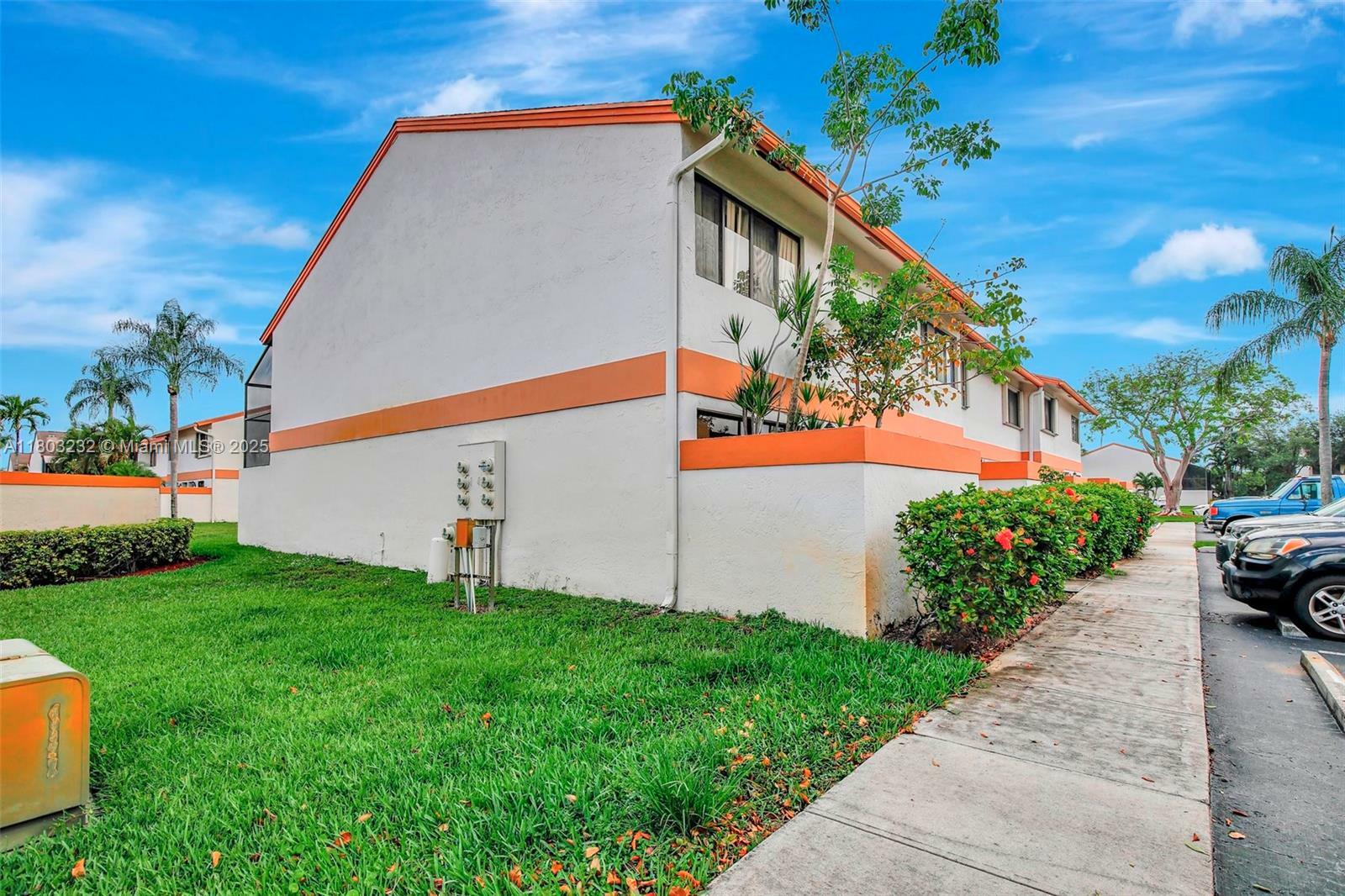 Property Photo: 7065 SW 42nd Pl FL 33314