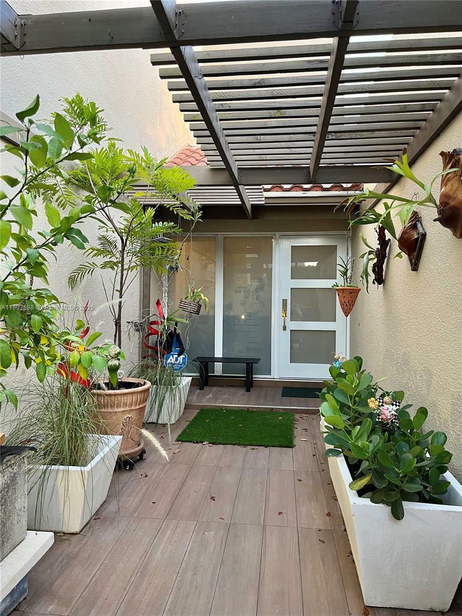 Property Photo: 8144 SW 86th Ter FL 33143