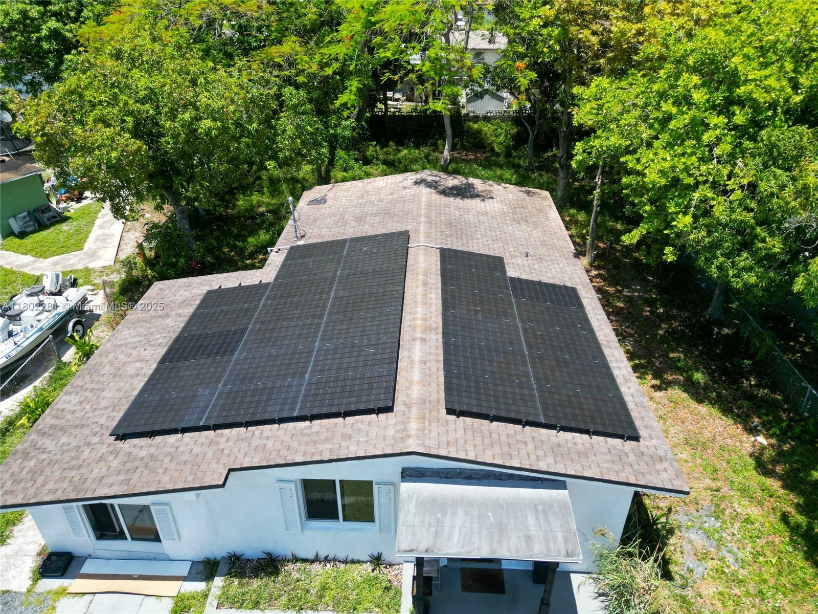 Property Photo: 1701 NW 15th Ct FL 33311