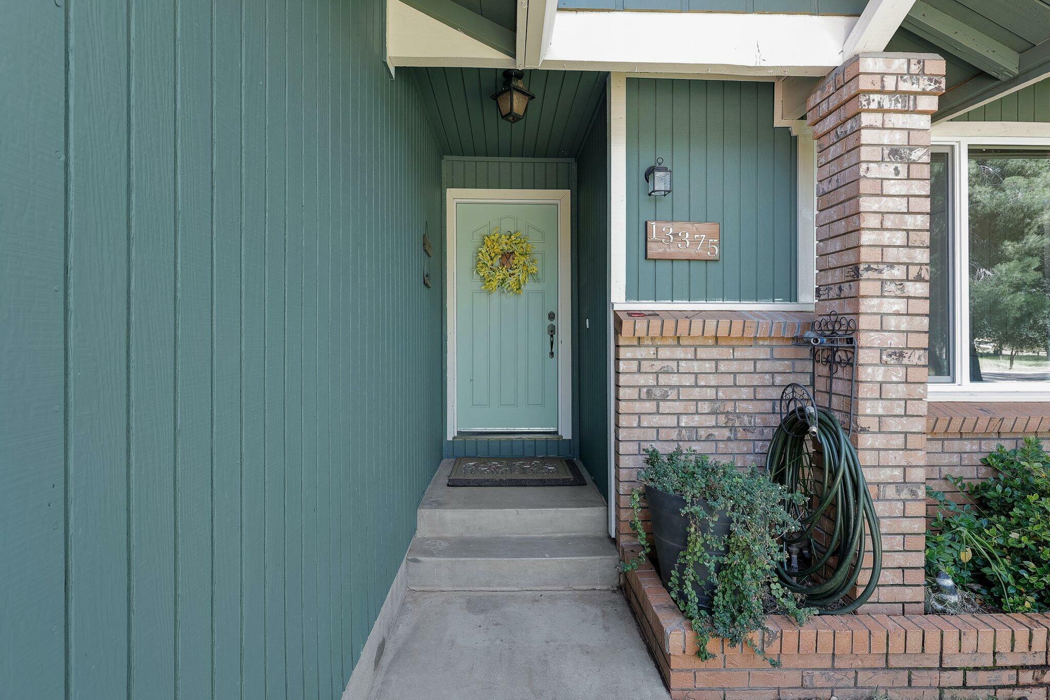 Property Photo: 13375 Kings Way CA 96003