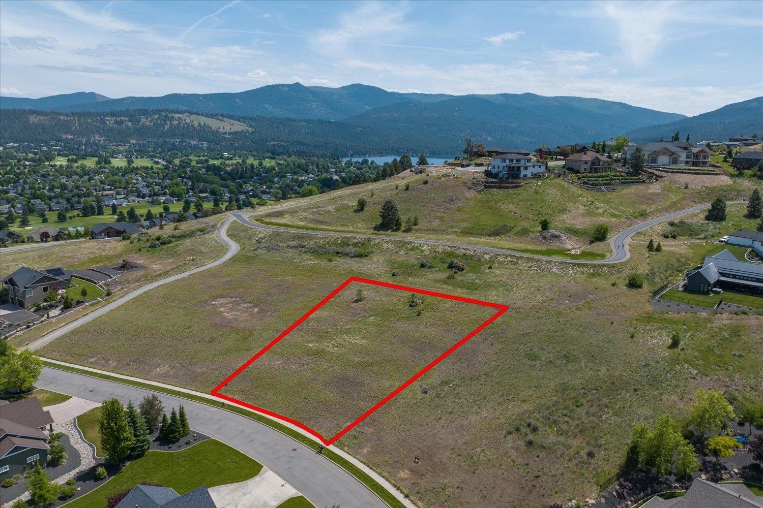 Property Photo: 754 N Holiday Hills Dr WA 99019