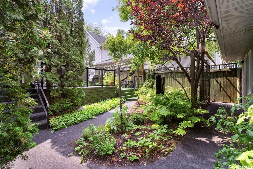 Property Photo: 910 Queen Street SK S7K 0N2