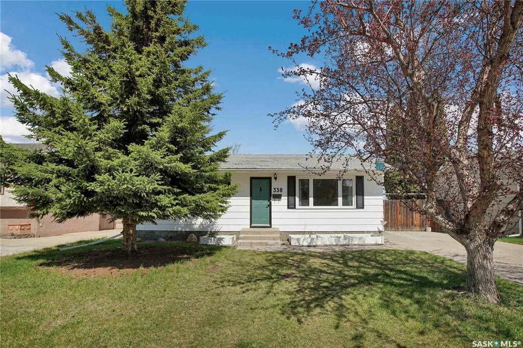 Property Photo: 338 Thomas Way SK S7M 4M9
