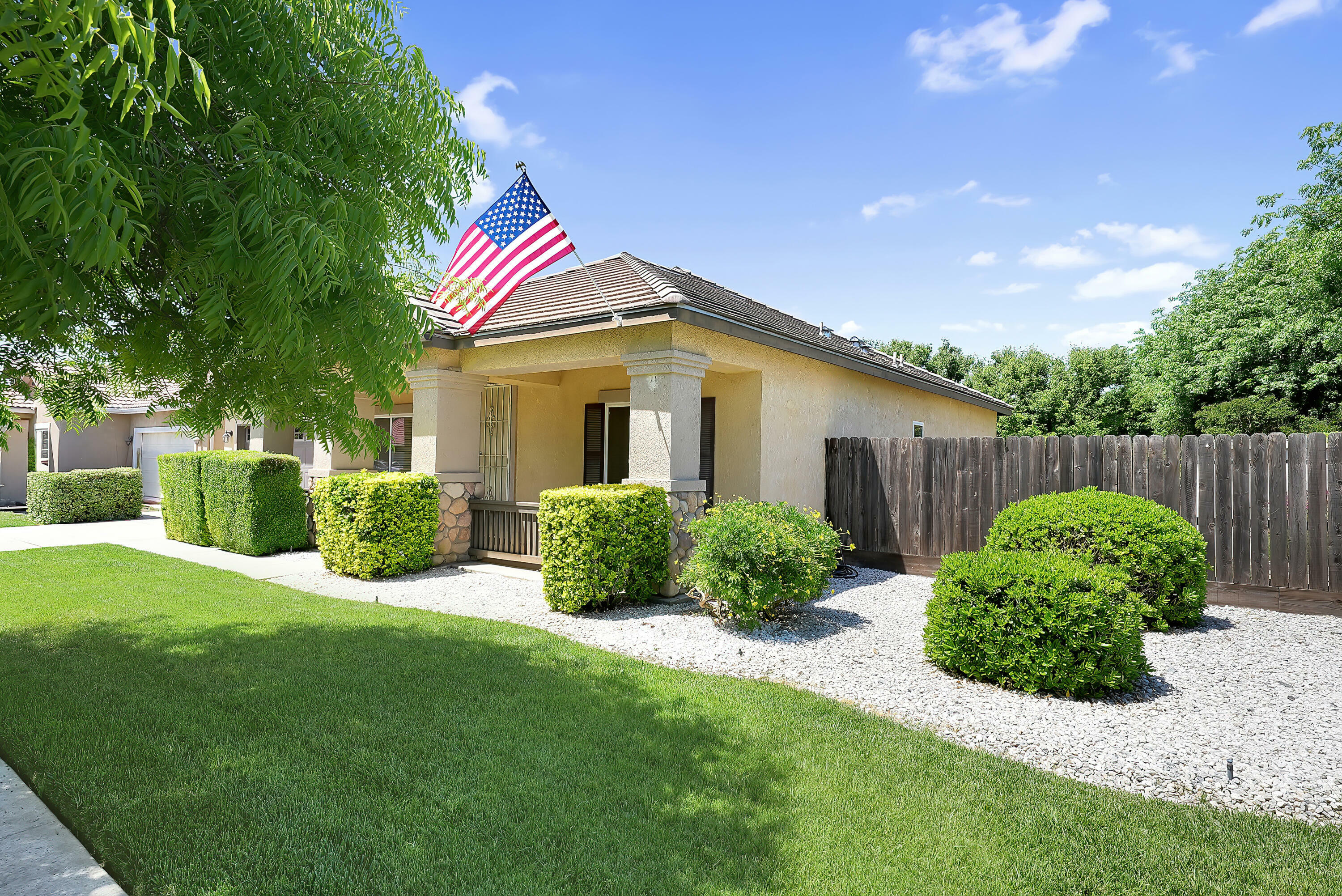 Property Photo: 4001 S Oak View Street CA 93277